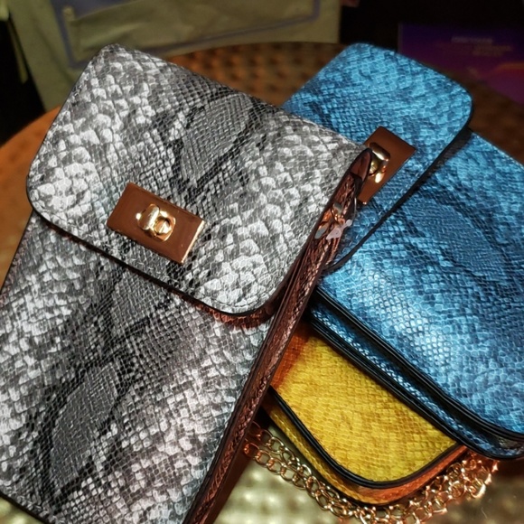 SALE ☆☆☆ Crossbody Phone Bag - Picture 1 of 8